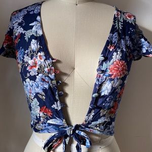 Seek floral top with tie on the front